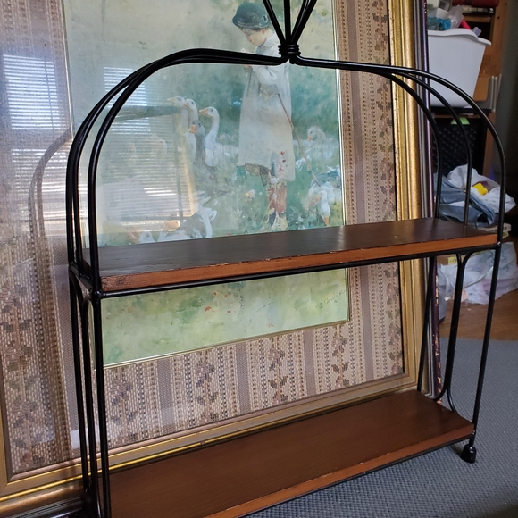 Longaberger Wrought Iron 2-Tier Shelf or Baker's Rack with WoodCrafts Shelves - Picture 5 of 9
